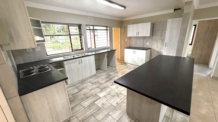 To Let 4 Bedroom Property for Rent in Costa Sarda Western Cape